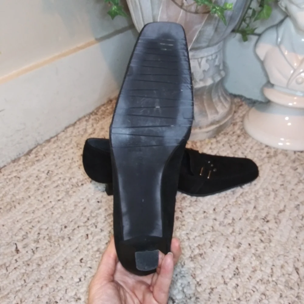 Vintage 90's/Y2k Stuart Weitzman Black Suede Pumps - Picture 10 of 11